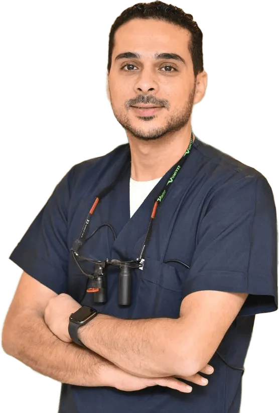 د. هاني أبو العز، استشاري زراعة الأسنان وجراحة اللثة بعيادة TRÍO بالتجمع الخامس